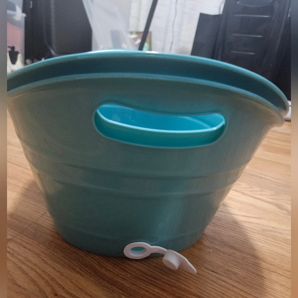 Set of 2 Beverage Tubs blue with handles and white plug to drain melted ice NEW
